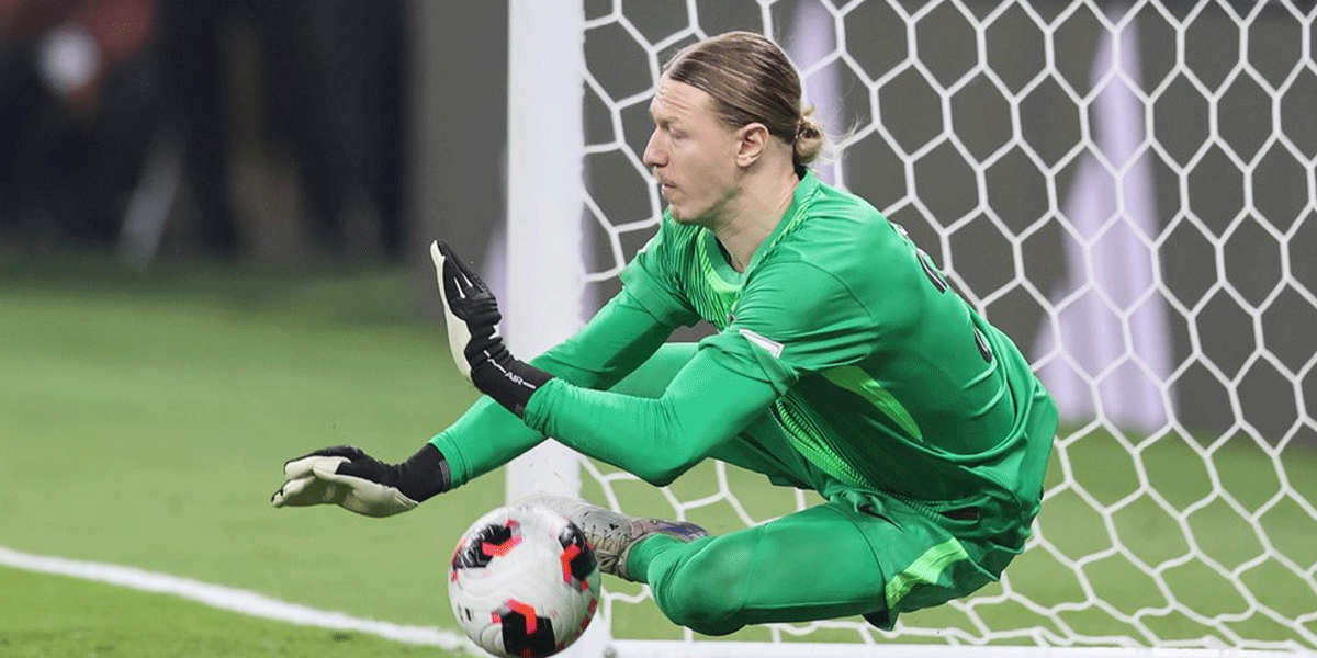 Keajaiban Safonov Hentikan Empat Penalti dengan Tangan Retak