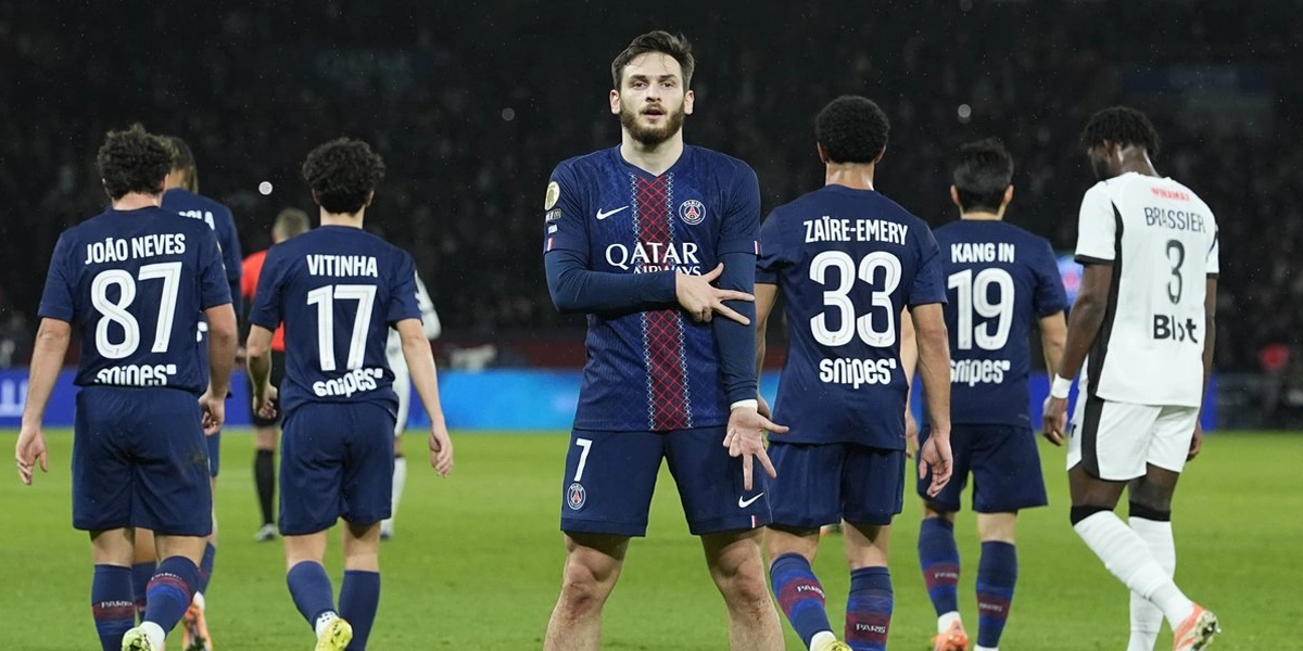 Kvaratskhelia-Cetak-Brace,-PSG-Semakin-Tenang
